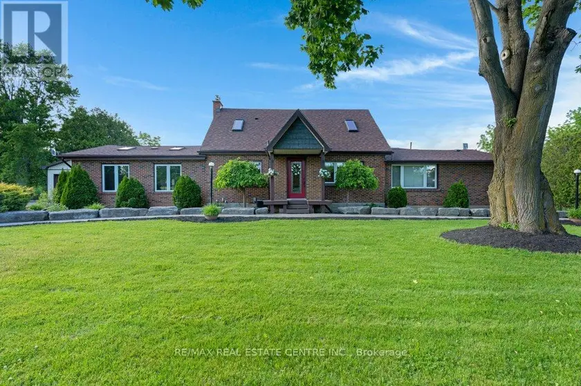 Multiplex at 3786 OLD BEVERLY ROAD, North Dumfries