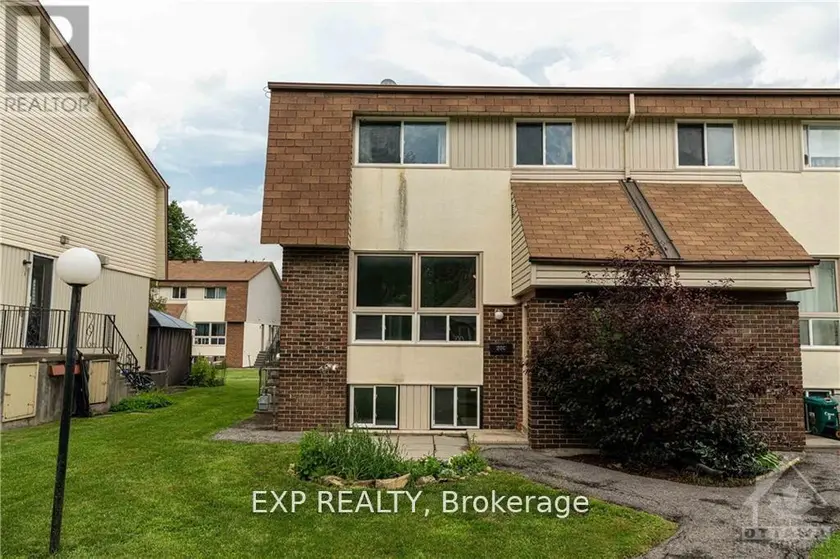 Townhouse at C - 20 FORESTER CRESCENT, Ottawa