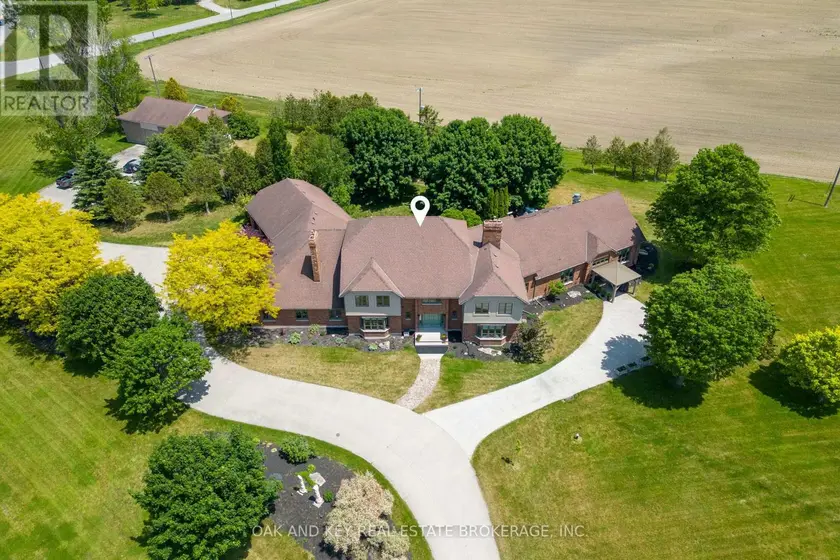 Detached at 29830 CENTRE ROAD, Adelaide Metcalfe