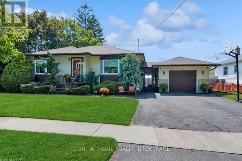 Detached at 19 WHITE STREET, St. Catharines