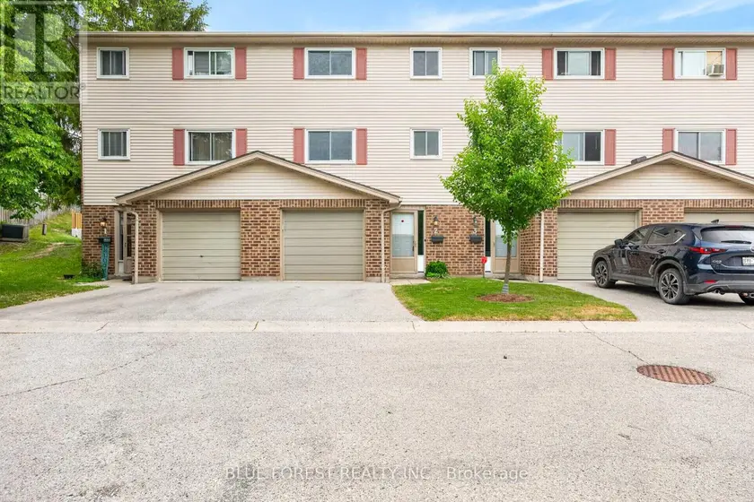 Townhouse at 2 - 450 POND MILLS ROAD, London South