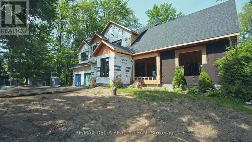 Detached at 8 PINEGLEN CRESCENT, Ottawa