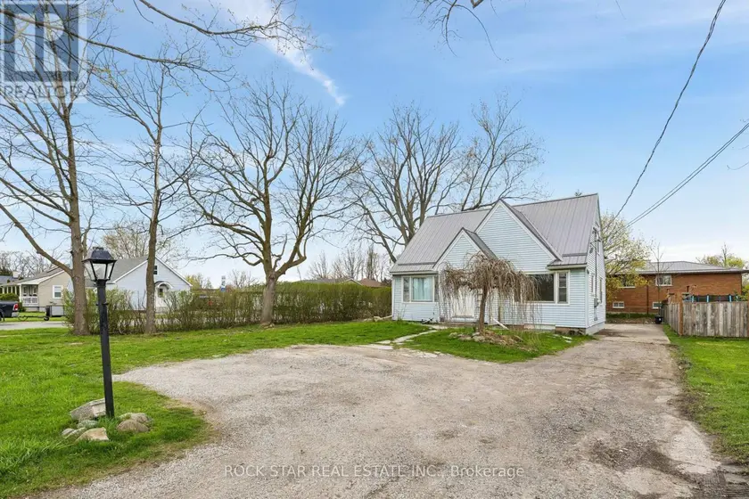 Multiplex at 428 THOROLD ROAD, Welland