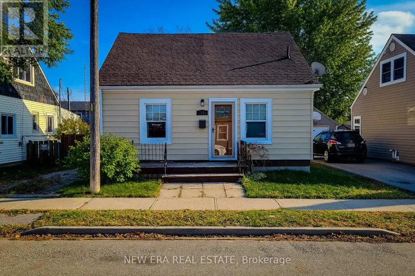 Detached at 54 EIGHTH AVENUE, Brantford