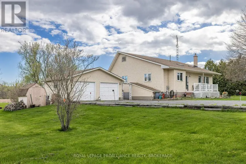 Detached at 706 SPITHEAD ROAD, Frontenac Islands