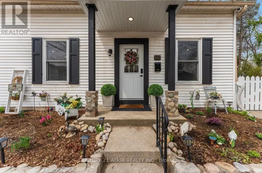 Detached at 132 WATERLOO STREET N, Cambridge