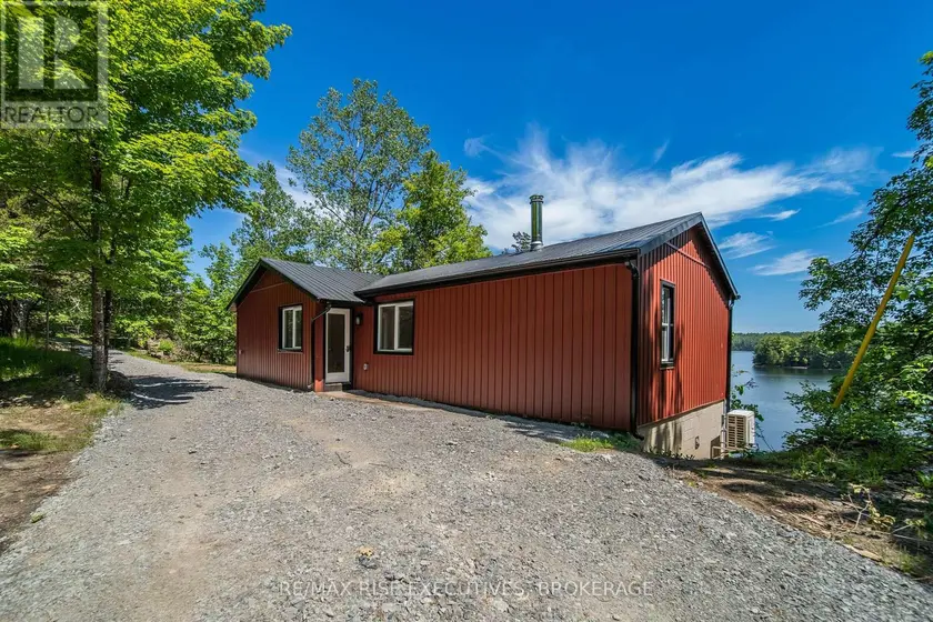 Detached at 1040 BUCKHORN LANE, Frontenac