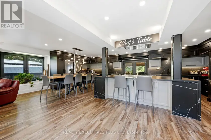 Detached at 36 LAKEVIEW DRIVE, Hamilton