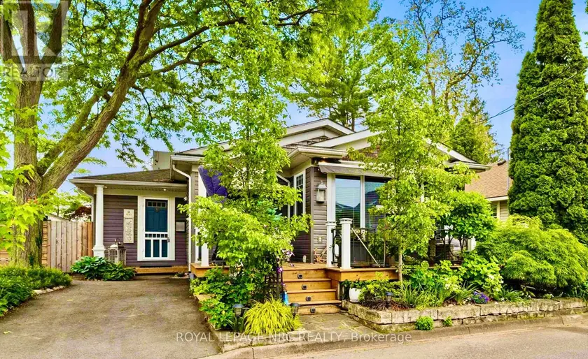 Detached at 11 PEEL STREET, St. Catharines (Port Dalhousie)