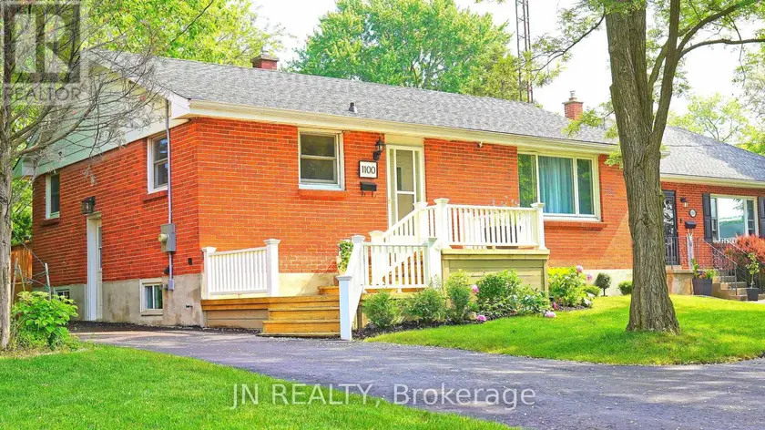 Detached at 1100 BRUCE STREET, Sarnia