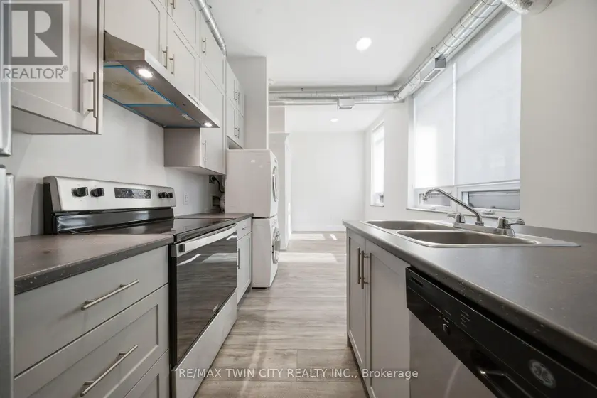 Townhouse at 201 - 11 QUEEN STREET, Brantford