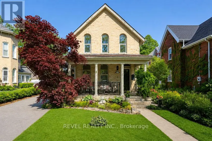 Detached at 11 CHESTNUT AVENUE, Brantford