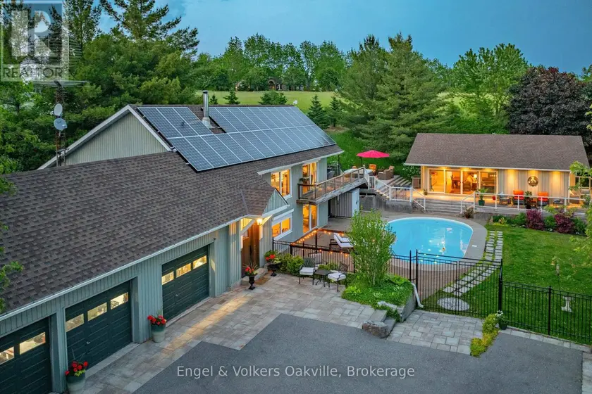 Detached at 330 MOUNTSBERG ROAD, Hamilton