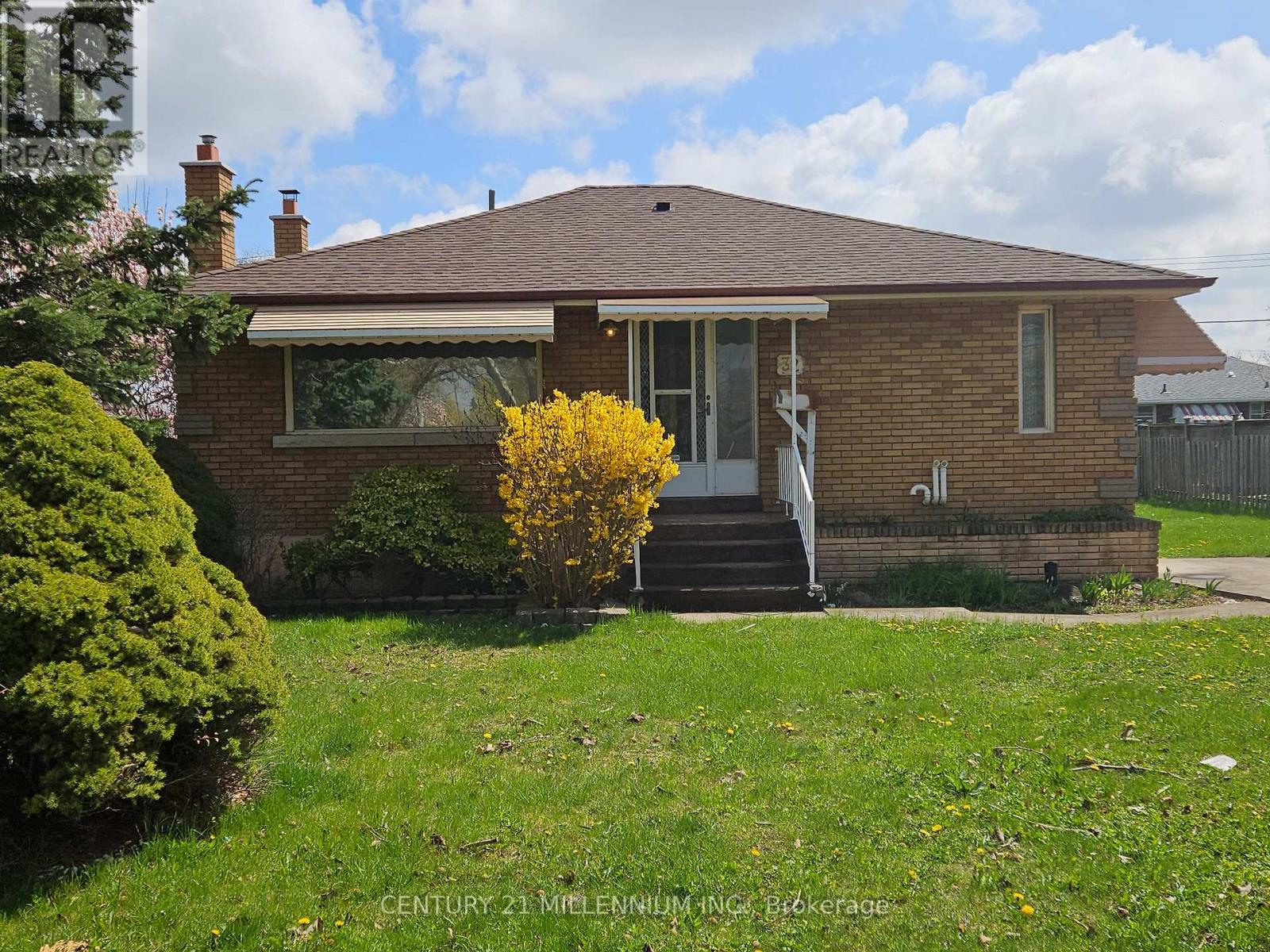 Detached at UPPER - 32 STEWART AVENUE, Thorold