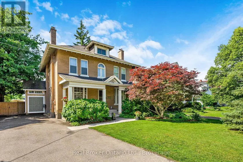 Detached at 739 COLBORNE STREET, Brantford