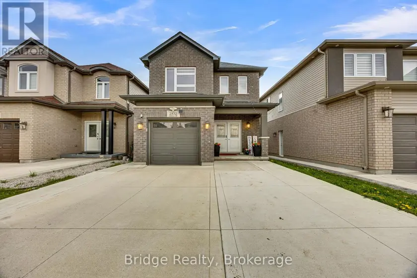 Detached at 2832 DOYLE DRIVE, London South