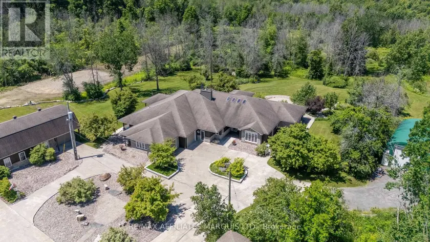 Detached at 16401 COUNTY RD 2, South Stormont
