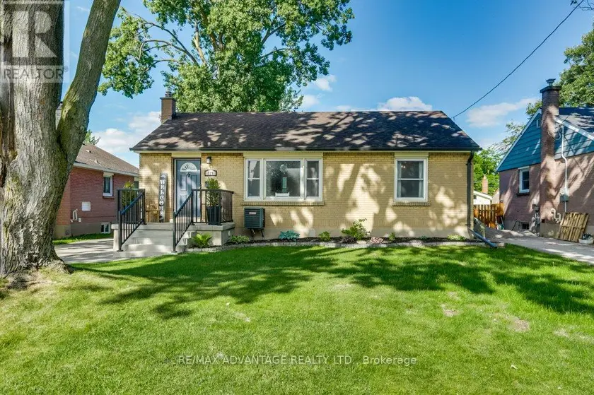 Detached at 319 MANITOBA STREET, London East