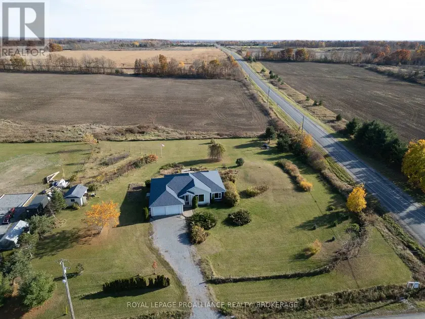 Detached at 10 NORTH SHORE ROAD, Frontenac Islands