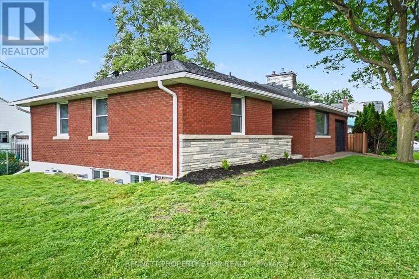 Detached at 1305 AVENUE N AVENUE, Ottawa