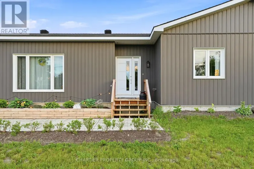 Detached at 10664 BLAINE ROAD, North Dundas