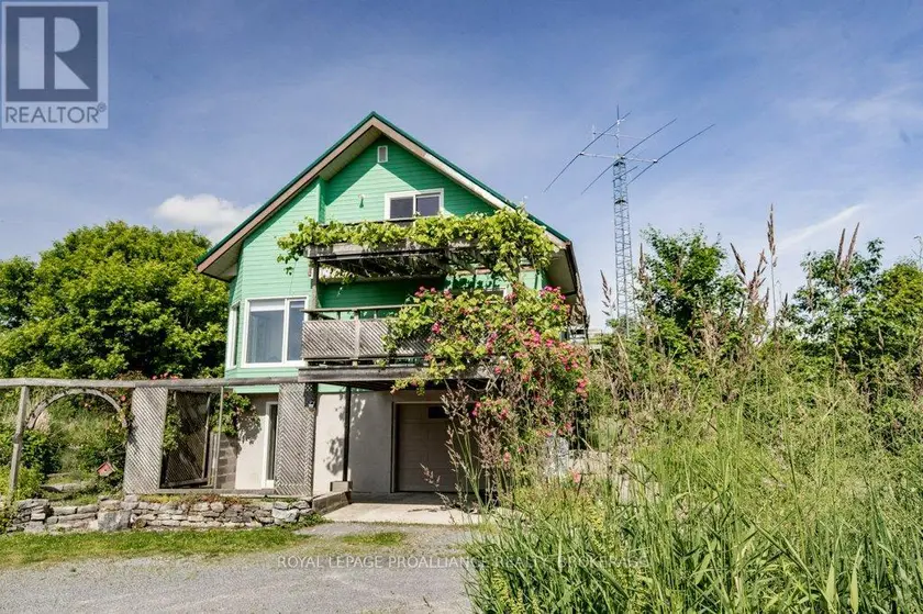 Detached at 1558 HIGHWAY 96, Frontenac Islands