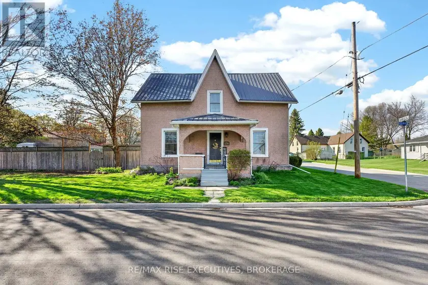Detached at 336 QUEEN STREET, Loyalist