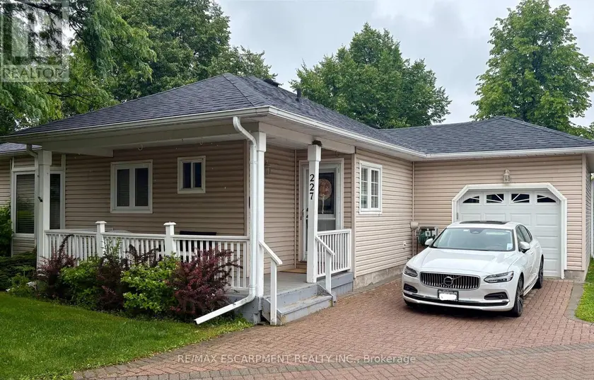 Detached at 227 SILVERBIRCH BOULEVARD, Hamilton
