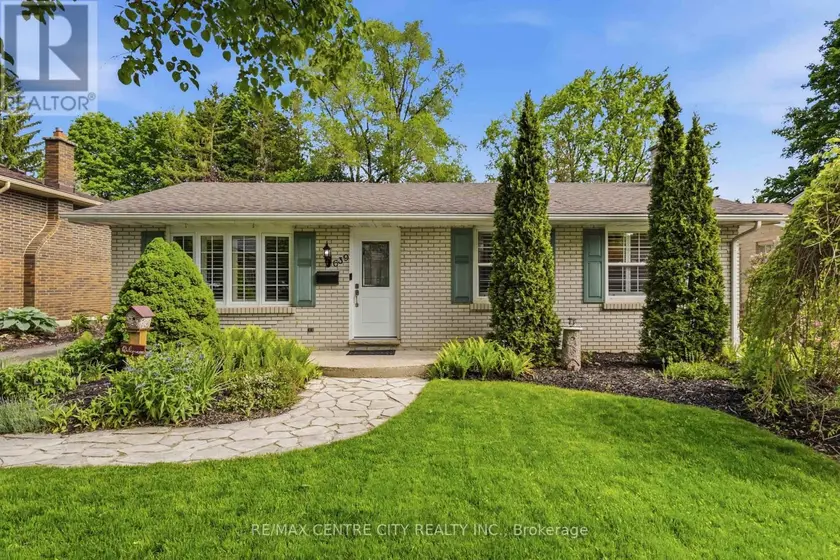 Detached at 639 DUNBOYNE CRESCENT, London North