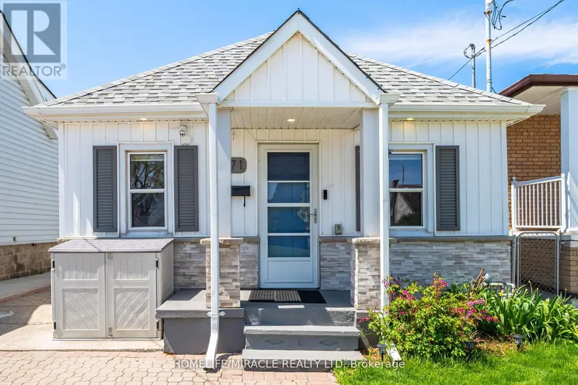 Detached at 71 BELAND AVENUE N, Hamilton