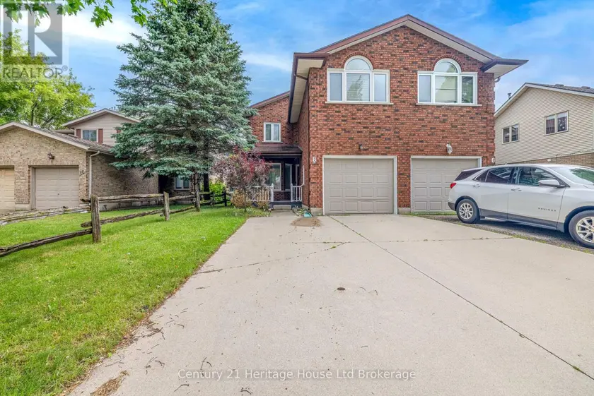 Semi-Detached/Link at 8 MOHICAN DRIVE, Woodstock