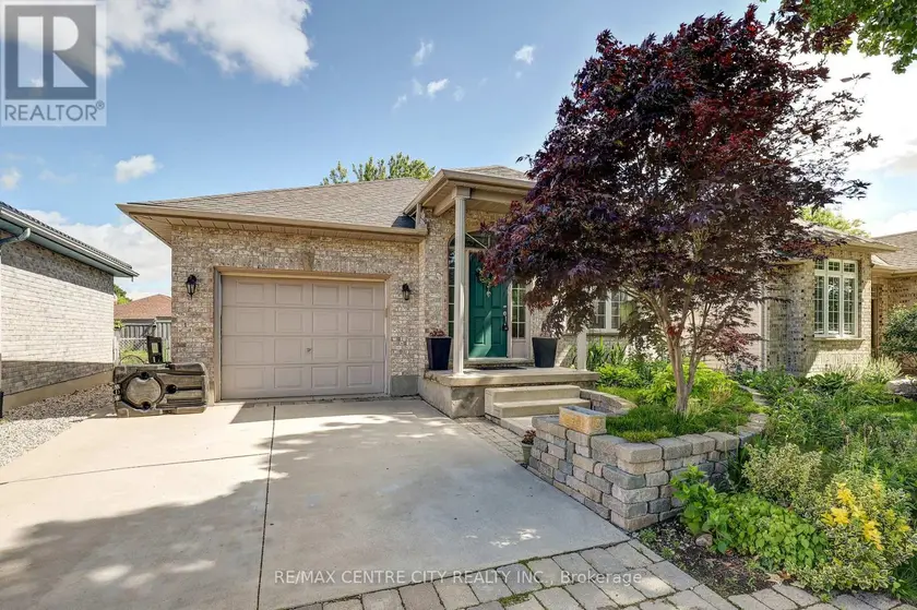 Detached at 24 SCHREYER DRIVE, St. Thomas