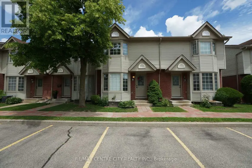 Townhouse at 8 - 50 CHAPMAN COURT, London North