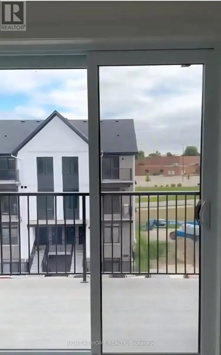 Townhouse at 82 - 405 MYERS ROAD, Cambridge