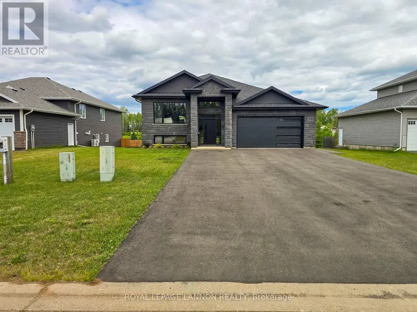 Detached at 2708 KING GEORGE'S PARK DR., Oliver Paipoonge