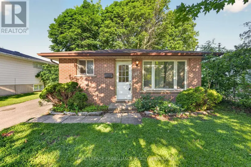 Detached at 102 CALDERWOOD DRIVE, Kingston