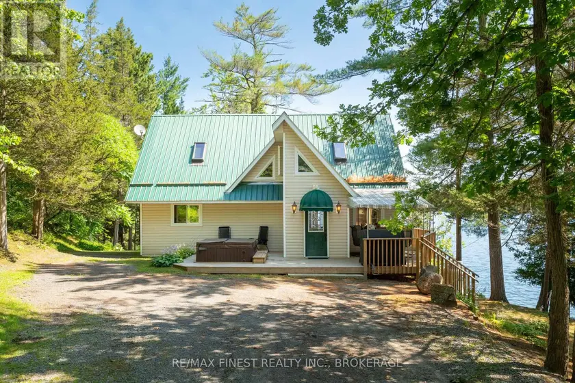 Detached at 1076 CHESTER LANE, Frontenac