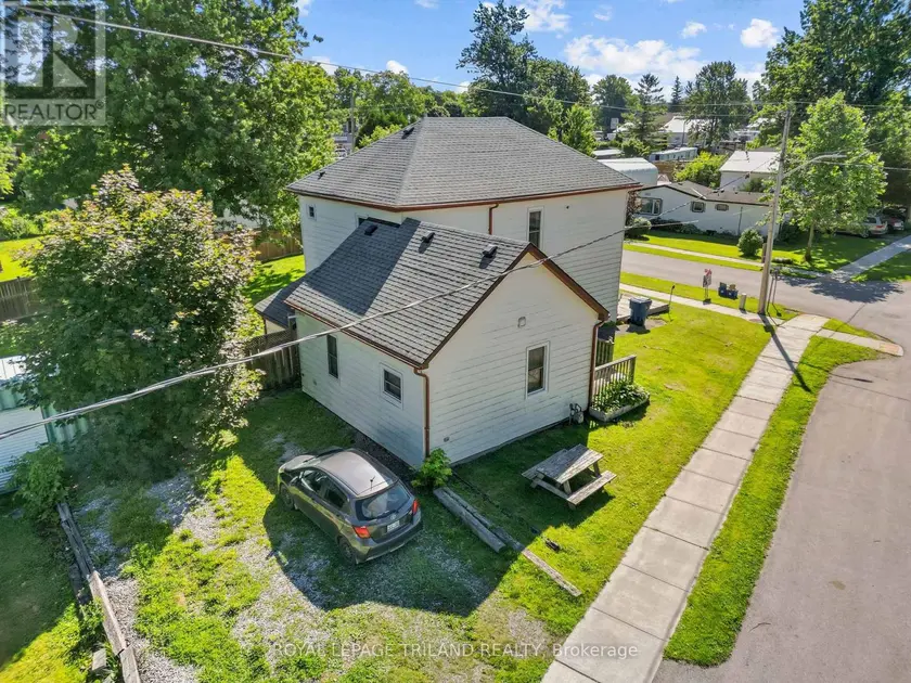 Detached at 15 DUNDAS STREET, Newbury
