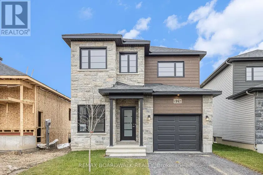 Detached at 1141 MONTBLANC CRESCENT, Russell