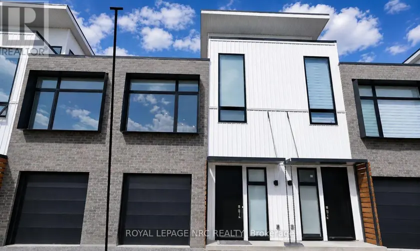 Townhouse at 23 - 37 SUMMERSIDE MEWS, Pelham