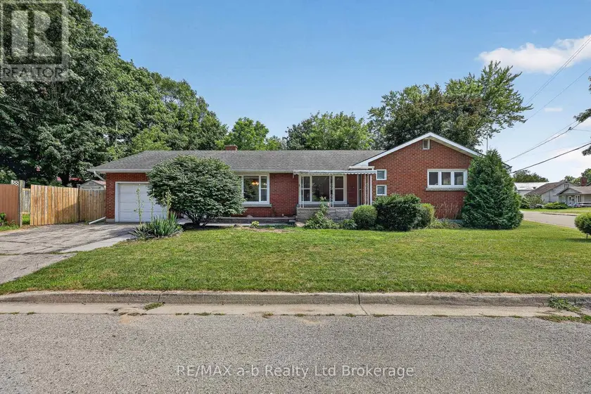 Detached at 58 VICTORIA STREET, Tillsonburg