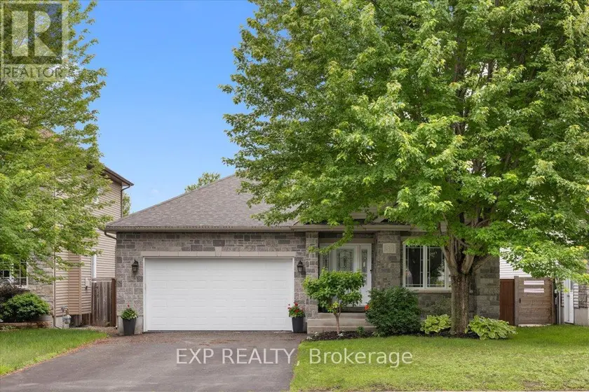 Detached at 35 HONORE CRESCENT, The Nation