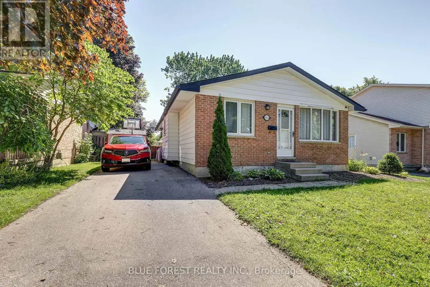 Detached at 1674 ALDERSBROOK ROAD, London North