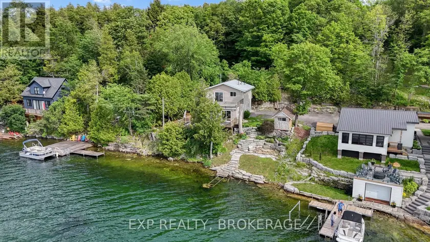 Detached at 1048 LARK LANE, Frontenac