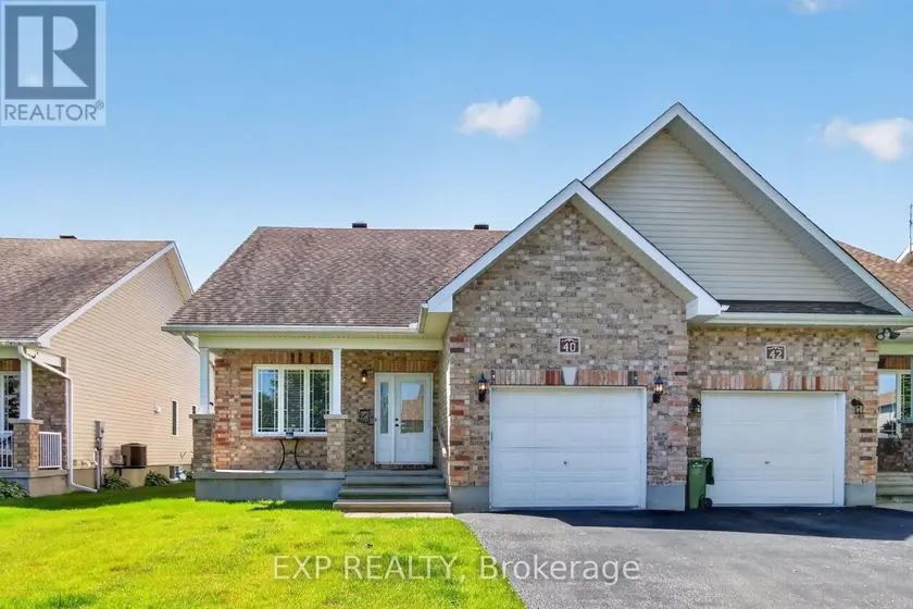Semi-Detached/Link at 40 GASLIGHT WAY, Russell