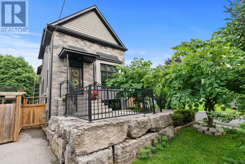 Detached at 8 STANMARY DRIVE, St. Catharines