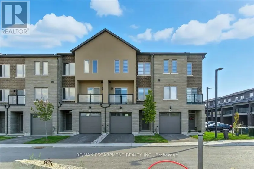 Townhouse at 4 CLEAR VALLEY LANE, Hamilton