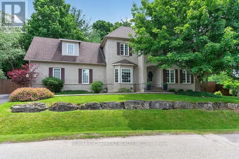Detached at 4 VALLEY RIDGE LANE, Hamilton