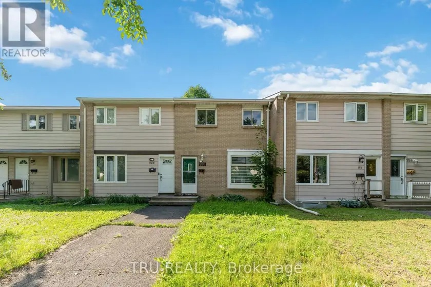 Townhouse at 950 MEADOWLANDS DRIVE, Ottawa