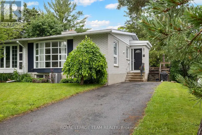 Semi-Detached/Link at 40 WOODMOUNT CRESCENT, Ottawa